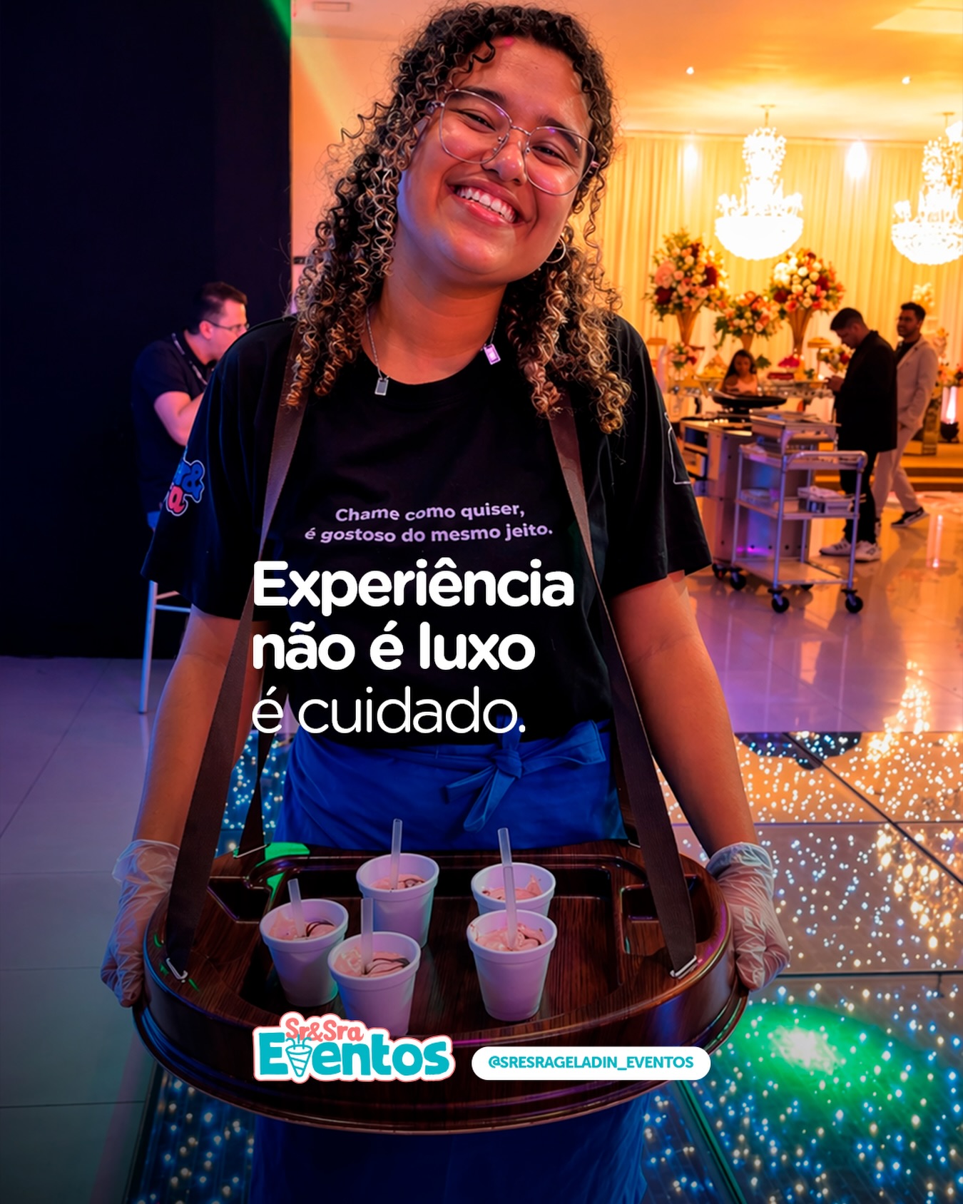 Existe uma diferença entre servir algo em um evento…
e proporcionar uma experiência.
Experiência é quando o convidado percebe cuidado.
É quando existe atenção aos detalhes.
É quando o anfitrião pensa além do básico.
A estação de gelados gourmet não é apenas uma sobremesa.
Ela faz parte da atmosfera do evento.
E atmosfera é o que transforma momentos em lembranças.
Fale com a gente para planejar seu evento 🍧